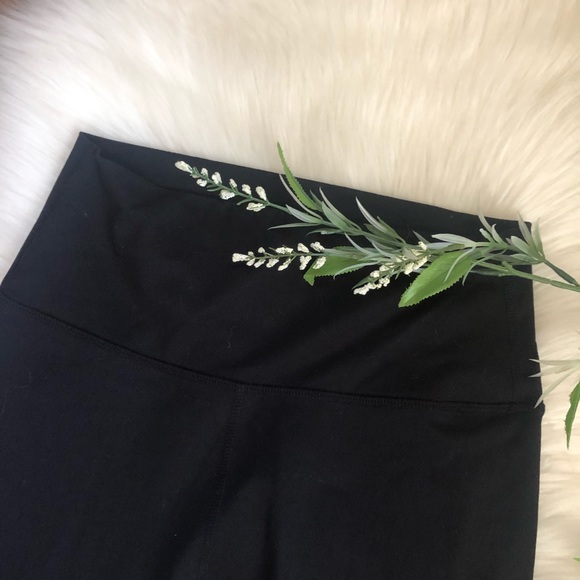 ZYIA Black Crops Leggings - Picture 4 of 7